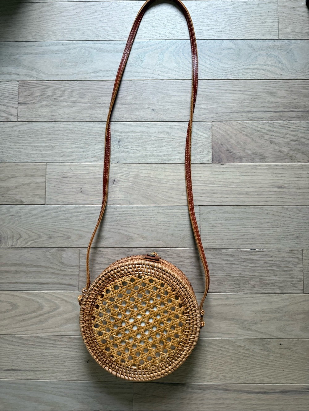 Round Woven Straw Crossbody Bag in Tan